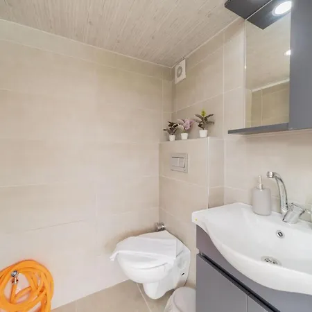 Tiny House With Garden And Terrace In Vila *